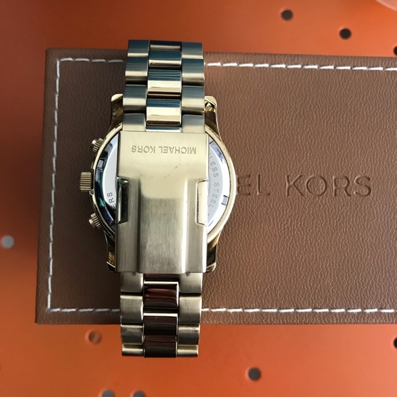 Michael Kors gold women’s watch with box! - Picture 4 of 5